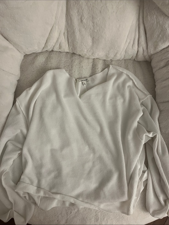 Francesca's Collections Tops - Francesca's Collections White Ribbed V-Neck Long Sleeve Top